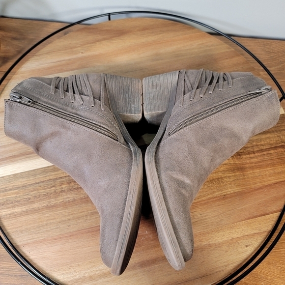 Very Volatile Vegan Leather Ankle Boots Size 8 - Picture 10 of 15